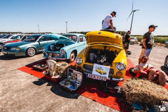 Prawie stu kierowców wyścigowych oraz kilkaset ekskluzywnych aut w jednym miejscu. O godzinie 10, na pasie lotniskowym w Śniatowie, rozpoczyna się Race Festival.