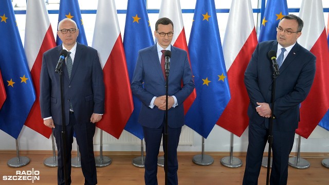 Pomorze Zachodnie jest jednym wielkim placem budowy - mówił podczas konferencji prasowej na lotnisku w Goleniowie premier Mateusz Morawiecki.