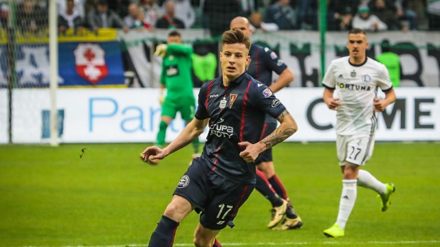 Piłkarze Pogoni nie odczarowali stadionu Legii w Warszawie, gdzie po raz ostatni wygrali w ekstraklasie 36 lat temu. Szczecinianie zremisowali w stolicy z Legią 1:1 w 35. kolejce rozgrywek o mistrzostwo Polski.