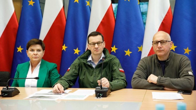 W Krakowie odbyło się posiedzenie sztabu zarządzania kryzysowego z udziałem premiera Mateusza Morawieckiego i ministrów m.in. szefa spraw wewnętrznych i administracji Joachima Brudzińskiego.