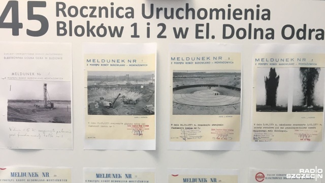45 lat temu uruchomiono pierwsze bloki energetyczne w Elektrowni Dolna Odra koło Gryfina. Pracownicy elektrowni mogą przeczytać meldunki, jakie dyrekcja elektrowni składała po wykonaniu kolejnego etapu budowy. Meldunki są prezentowane na wystawie przy wejściu do elektrowni.