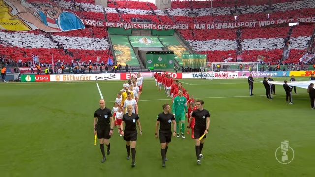 W rozegranym na berlińskim Stadionie Olimpijskim spotkaniu finałowym Pucharu Niemiec, drużyna trenera Niko Kovaa wygrała z RB Lipsk 3:0 (1:0).