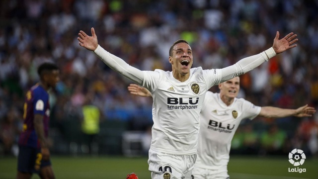W rozegranym na Estadio Benito Villamarin w Sevilli finale Pucharu Króla, podopieczni trenera Marcelino Garcii Torala wygrali z Barceloną 2:1 (2:0).