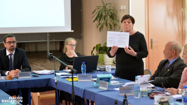 Podczas sesji w Dobrej radni przyjęli projekt uchwały w sprawie opłat za gospodarowanie odpadami komunalnymi. A wszystko przy proteście części mieszkańców.