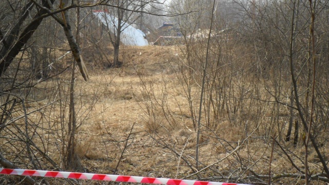 W Smoleńsku piąty dzień polscy prokuratorzy prowadzą oględziny wraku Tu-154M. Samolot rozbił się 10 kwietnia 2010 roku. W katastrofie zginął prezydent Lech Kaczyński i 95 osób towarzyszących mu w drodze do Katynia.