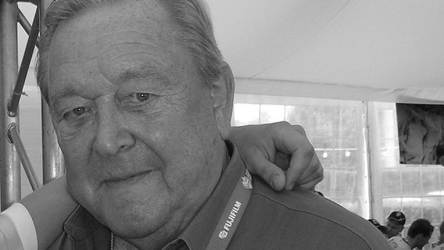 We wtorek wieczorem w wieku 89 lat zmarł były prezydent UEFA, Szwed Lennart Johansson. Informację o śmierci działacza podał w środę Szwedzki Związek Piłki Nożnej. Johansson zarządzał UEFA w latach 1990-2007 - był wtedy również wiceprezydentem FIFA. Dzięki jego staraniom w 1992 roku powstała Liga Mistrzów.