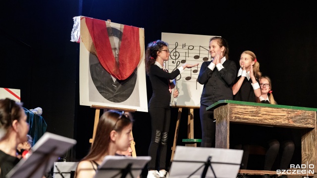 Mieszkańcy Dąbia wzięli udział w Lekcji muzyki poświęconej w całości Stanisławowi Moniuszce z okazji Roku Kompozytora w Polsce. Życie i twórczość Moniuszki stały się inspiracją dla wielu twórców.