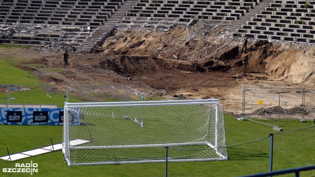 Niewybuchy z czasów II wojny światowej i kilkadziesiąt elementów pocisków, m.in. łusek i czepców wywieziono z przebudowywanego stadionu Pogoni. Saperzy właśnie zabrali je z obiektu przy ulicy Twardowskiego.