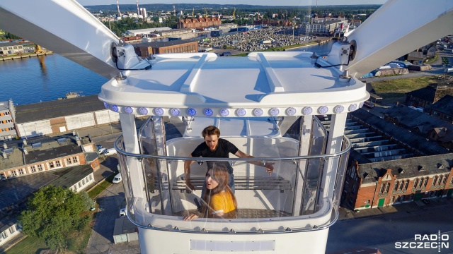 Ma 55 metrów wysokości i waży około 350 ton. Wheel of Szczecin, czyli największy diabelski młyn, jaki stanął na Łasztowni już działa i zabrał ze sobą pierwszych podróżnych.