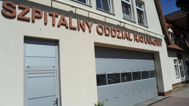 Lekarz mnie dusił. On często wyzywa personel od debili - to słowa ratownika medycznego, który twierdzi, że w nocy zaatakował go lekarz SOR-u w szpitalu w Koszalinie. Z jego relacji wynika, że do bójki doszło przez szturchnięcie. Sprawę wyjaśnia policja.
