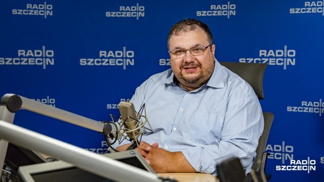 Wizyta z konkretami wypracowanymi przez lata prezydenta oraz rządu, a z drugiej strony bigosowanie i krytyka opozycji spod znaku Merkel i Putina - tak szczeciński polityk Krzysztof Zaremba zestawiał ze sobą relacje z USA za czasów PO-PSL, z obecną wizytą Andrzeja Dudy w Waszyngtonie na zaproszenie Donalda Trumpa.