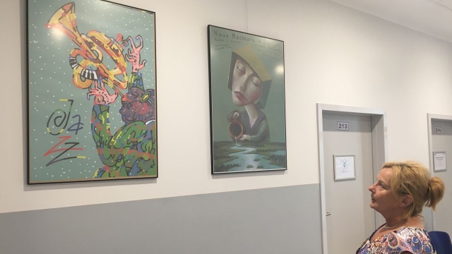 W przychodni przy ul. Kopernika w Szczecinie powstała galeria sztuki. Pacjenci oczekujący na wizytę w Wojewódzkim Ośrodku Medycyny Pracy mogą podziwiać plakaty studentów Akademii Sztuki w Szczecinie. To w sumie 30 prac.