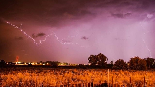 Burze z gradem po południu - ostrzega Instytut Meteorologii i Gospodarki Wodnej. Informacja dotyczy całego województwa zachodniopomorskiego.