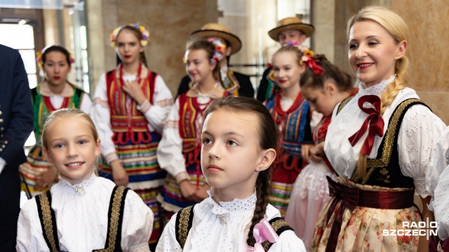 Zespół Pieśni i Tańca Szczecinianie po tourne w Chinach, reprezentacji Zachodniopomorskiego na ukraińskiej Odessie i przed festiwalem w Portugalii, spotkali się z Prezydentem Szczecina.