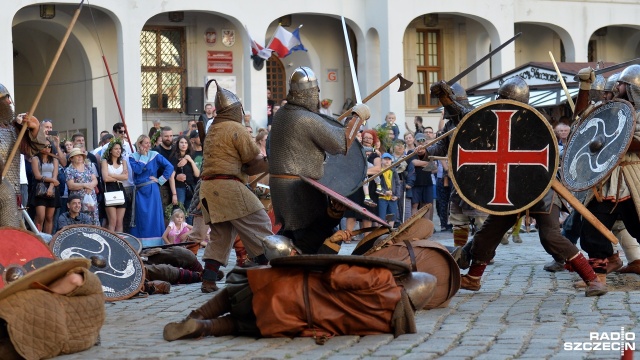 Historyczna osada, obozowisko wojowników, a do tego wiele innych atrakcji. Niedziela to drugi dzień obchodów Nocy Kupały na Zamku Książąt Pomorskich w Szczecinie, czyli letniego przesilenia.