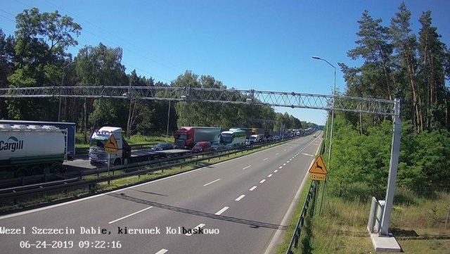 Około sześciu kilometrów sięgał rano zator przed remontowanym odcinkiem autostrady A6 w kierunku morza.