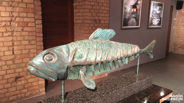 Kilkunastu artystów z całej Polski na zaproszenie ArtGalle prezentuje od piątku swoje morskie prace w Galerii Kapitańskiej w Szczecinie. Ekspozycję zatytułowano: Mistrz i Morze - to siódma jej odsłona.