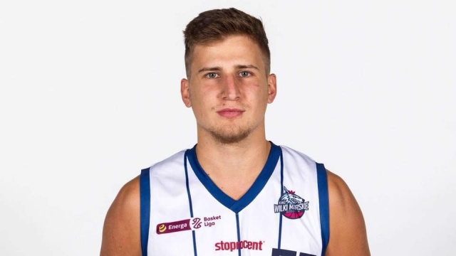 Jakub Schenk z Kinga Szczecin znalazł się w szerokim składzie reprezentacji Polski w koszykówce mężczyzn na Mistrzostwa Świata, które 31 sierpnia rozpoczną się w Chinach.