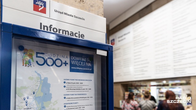 Od poniedziałku można składać wnioski o przyznanie świadczenia z programu Rodzina 500 w nowej odsłonie. Tym razem będzie przysługiwało na każde dziecko, bez względu na dochody rodziny.