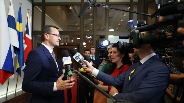 Premier Mateusz Morawiecki powiedział, że propozycje dotyczące obsady stanowisk w Unii nie były dla Polski do zaakceptowania na szczycie w Brukseli. Szef rządu powiedział, że oprócz Polski, także inne kraje Grupy Wyszehradzkiej, Włochy oraz kilka pozostałych państw były przeciwne kandydaturze Fransa Timmermansa na stanowisko szefa Komisji Europejskiej.