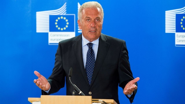 Unijny komisarz do spraw migracji Dimitris Avramopoulos chce wprowadzenia w Unii Europejskiej tymczasowego mechanizmu podziału migrantów. Ma to związek ze wzrostem liczby nielegalnych migrantów próbujących dostać się do Europy przez Morze Śródziemne.