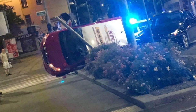 Do groźnie wyglądającego zdarzenia doszło w środę przed północą na placu Kościuszki w Szczecinie.