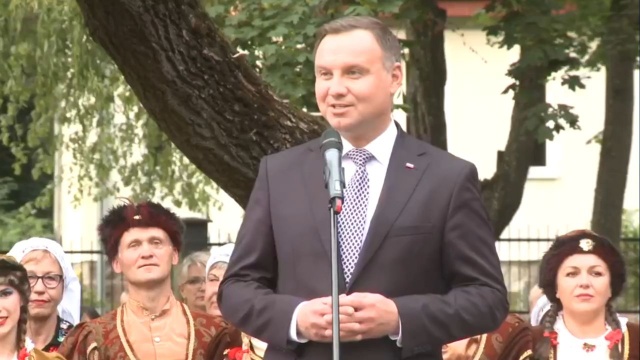 Mamy zabezpieczone środki finansowe na to, żeby pomóc rolnikom w razie suszy - mówił w Drawsku Pomorskim Andrzej Duda. Prezydent wizytuje w piątek Pomorze Zachodnie.