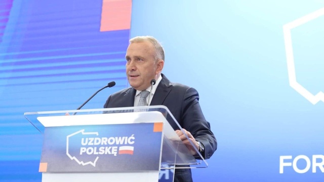 Grzegorz Schetyna przedstawił główne punkty programu Koalicji Obywatelskiej na jesienne wybory parlamentarne. Na Forum Programowym w Warszawie lider Platformy Obywatelskiej zapowiedział, że wśród zmian, które chce wprowadzić jego partia oraz stowarzyszone z nią ugrupowania, jest zbiór ustaw.