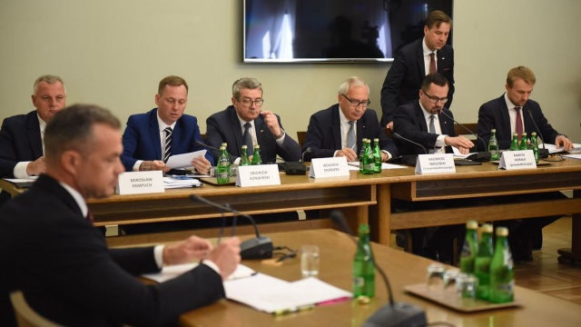 Sejmowa komisja śledcza do spraw wyłudzeń podatku VAT przesłuchała Sławomira Nowaka. Były sekretarz stanu w KPRM i były szef gabinetu politycznego premiera był ostatnim świadkiem, którego posłowie wezwali na posiedzenie.