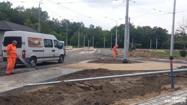 Zanim jednak zostanie otwarta muszą tam przejechać składy próbne. Taka techniczna jazda właśnie się rozpoczęła, o czym informują nas słuchacze.