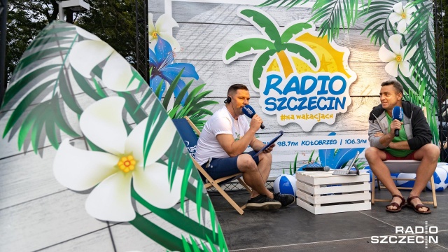 To była wyjątkowa okazja dla wszystkich fanów SLIP-u, którzy mogli zobaczyć na żywo, jak powstaje nasza lista, a wszystko to w romantycznej scenerii przy plaży w Rewalu. Szczecińską Listę Przebojów poprowadził Sebastian Roszkowski.