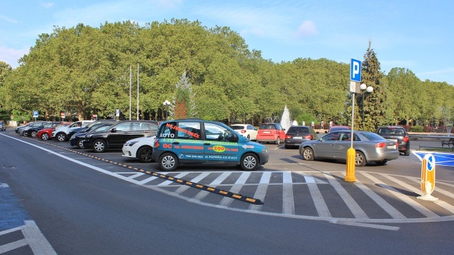 Za Urzędem Miasta od strony Jasnych Błoni, czyli na ulicy Szymanowskiego od poniedziałku parkujemy inaczej.