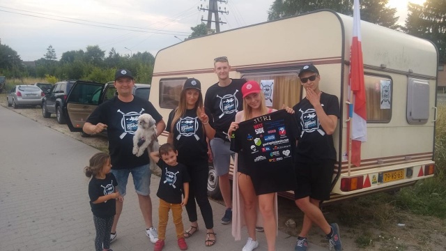 Trwa Spływ Wartą ku pamięci Tomasza Pietrzaka dla Natalii Trefler, w którym biorą udział mieszkańcy regionu. Okazuje się, że pływania jest mniej niż dźwigania.