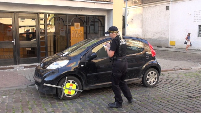 Pięć blokad w kilkadziesiąt minut - tak wyglądał wczesny poranek Straży Miejskiej ze Szczecina.