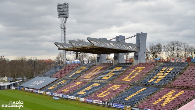 Na miejscu obecnego stadionu Pogoni stacjonował 121. Pułk Artylerii Przeciwlotniczej. Do takich wniosków doszedł Jan Sinius, pasjonat historii Szczecina, a także założyciel facebookowej strony Festung Stettin.