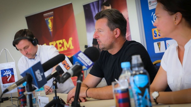 Zwycięskiego składu się nie zmienia głosi stara piłkarska maksyma, ale nie dotyczy ona zespołu Pogoni. Szczecinianie wygrali inauguracyjny mecz w Warszawie z Legią, jednak w spotkaniu z Arką będą korekty w wyjściowym ustawieniu.
