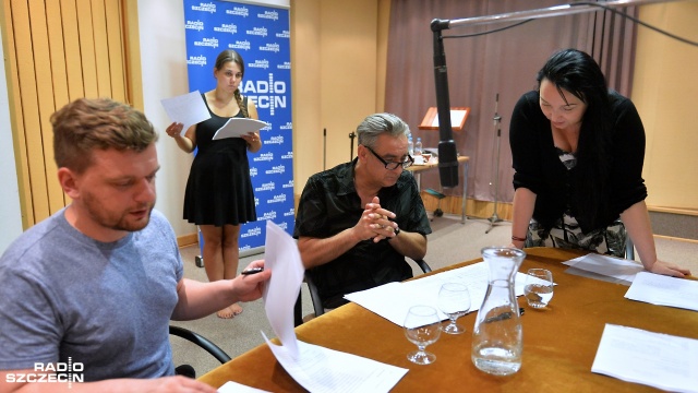 Historia obrońcy więźniów politycznych z czasów PRL oraz dyplomaty organizującego łączność z rządem na emigracji i krajem zyskuje swoją dźwiękową formę. W studiu Radia Szczecin rozpoczęły się prace przy słuchowisku Konsul, które będzie opowiadać o Jerzym Kurcyuszu.