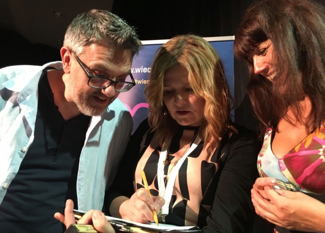 Kończą się 13. Dąbskie Wieczory Filmowe. Dokładnie o 15-tej na Przystani PTTK przy Przestrzennej rozpocznie się Rodzinny Piknik Ekologiczny. W programie między innymi pokazy z ciekłym azotem, teleskopowa obserwacja aktywności słońca oraz mobilne kino sferyczne. A na scenie wieczorów koncerty i pokaz filmu Piotra Bińka Świdwie Sanctus.