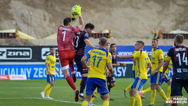 Piłkarze Pogoni pokonali Arkę Gdynia 2:0. Końcówka meczu zdecydowanie należała do Pogoni, choć było nerwowo, bo Portowcy musieli kończyć mecz w osłabionym składzie.