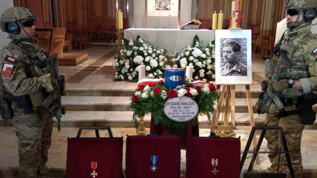 Dowódca legendarnego batalionu Zośka zostanie pochowany w ojczyźnie. Kapitan Ryszard Białous ps. Jerzy spocznie na Wojskowych Powązkach wśród swoich żołnierzy.