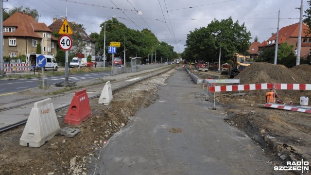 Na budowie Węzła Łękno i kolejnego odcinka trasy średnicowej, który połączy Arkońską z aleją Wojska Polskiego, realizowane są kolejne etapy inwestycji.