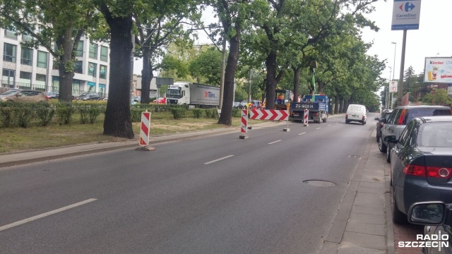 Jadący od placu Szyrockiego w stronę centrum Szczecina muszą uważać. Przed skrzyżowaniem z ulicą Szwoleżerów zamknięty jest lewy pas jezdni.