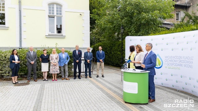Osiem gmin z województwa zachodniopomorskiego skorzysta z rządowego programu Czyste Powietrze. W środę wójtowie i burmistrzowie m.in. Kamienia Pomorskiego, Goleniowa i Międzyzdrojów podpisali porozumienie o współpracy w tej sprawie z Wojewódzkim Funduszem Ochrony Środowiska w Szczecinie.