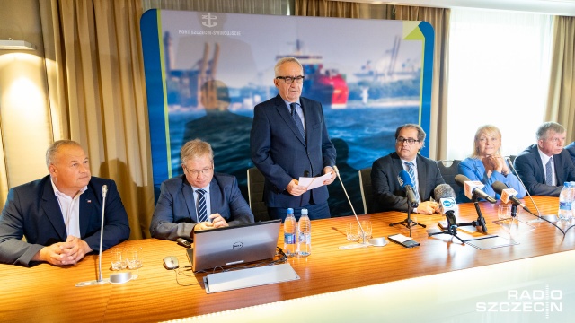Nawet tysiąc nowych, dobrze płatnych miejsc pracy może powstać w głębokowodnym terminalu kontenerowym w Świnoujściu, do którego budowy przygotowuje się Zarząd Morskich Portów Szczecin Świnoujście.