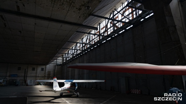 Rozpoczęły się prace renowacyjne na terenie szczecińskiego Aeroklubu w Dąbiu. W pierwszym etapie, za ponad 5 milionów złotych, wyremontowany zostanie stuletni hangar.