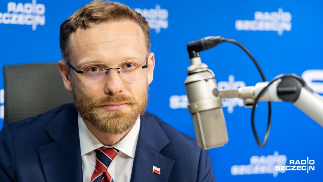 Myślę, że to będzie słaba komedia, a szkoda, bo generalnie lubię komedie - tak wojewódzki radny Prawa i Sprawiedliwości Zbigniew Bogucki skomentował zwiastun filmu Patryka Vegi Polityka.