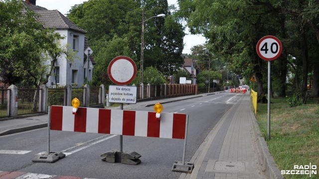 Spore kłopoty z przejazdem mają mieszkańcy szczecińskiego Wielgowa. Trwa tam budowa kanalizacji sanitarnej.