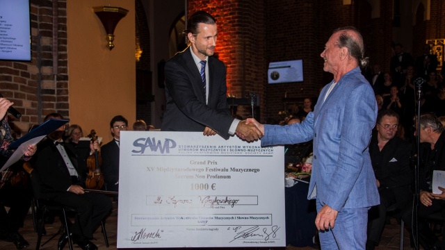 Szymon Wyrzykowski, dyrektor Chóru Zachodniopomorskiego Uniwersytetu Technologicznego im. Jana Szyrockiego w Szczecinie, otrzymał Grand Prix Stowarzyszenia Artystów Wykonawców Utworów Muzycznych i Słowno-Muzycznych SAWP.