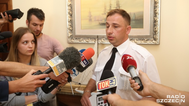 Mówi, że nie czuje się bohaterem i spełnił tylko swój obowiązek. Grzegorz Grzegorzak - pracownik nadzoru ruchu szczecińskiego Zarządu Dróg i Transportu Miejskiego, w piątek wieczorem pełnił służbę na ulicy Wyszyńskiego i uratował życie pasażerowi.