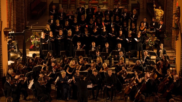 W poniedziałek w ramach XV Międzynarodowego Festiwalu Muzycznego Sacrum Non Profanum w bazylice archikatedralnej św. Jakuba Apostoła w Szczecinie wystąpili wybitni polscy soliści, Chór im. Jana Szyrockiego ZUT w Szczecinie oraz Orkiestra Lwowskiej Narodowej Filharmonii pod dyrekcją Volodymyra Syvokhipa i Bohdana Boguszewskiego.